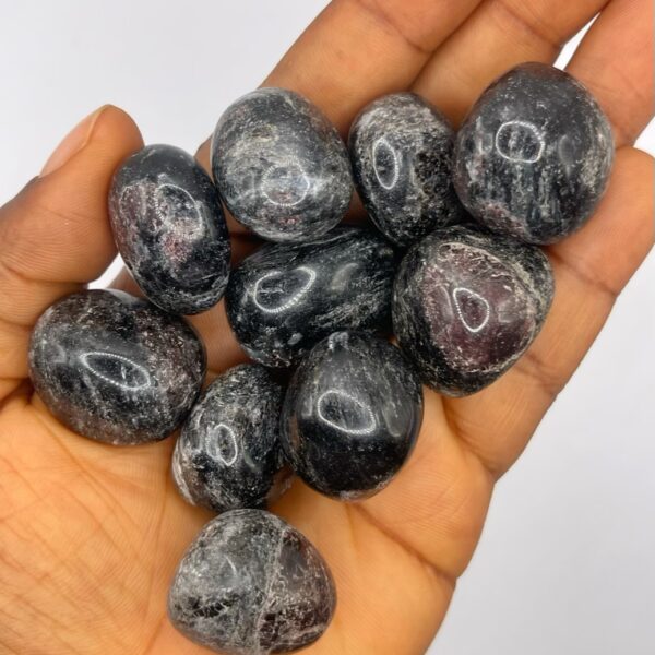 Garnet Tumbled Stone 1pc