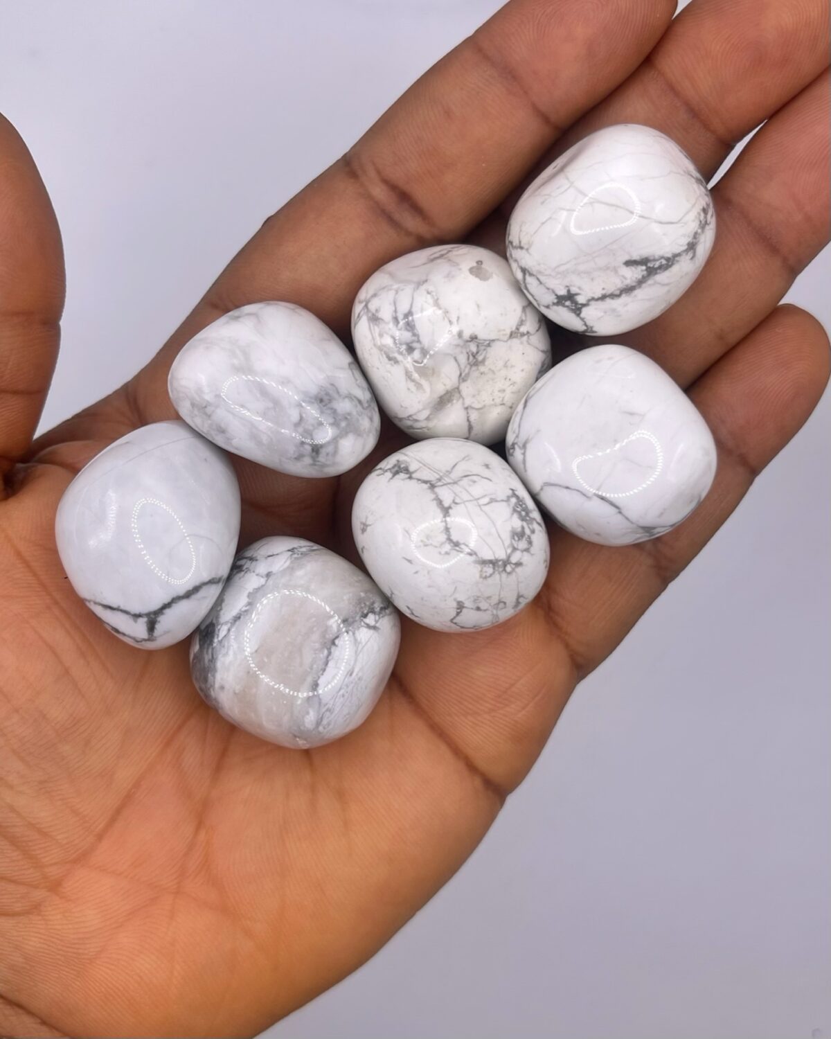 Howlite Tumbled Stone 1pc - Image 3