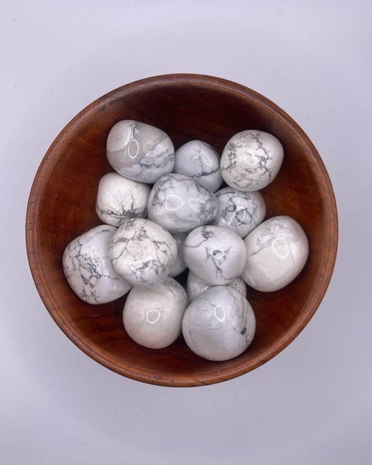Howlite Tumbled Stone 1pc - Image 1